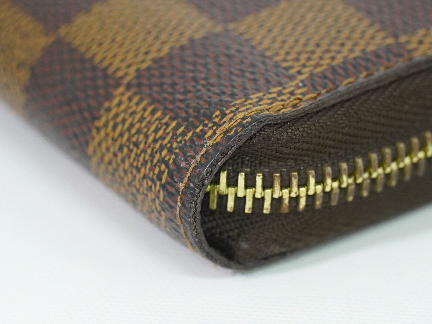 Louis Vuitton Zippy wallet