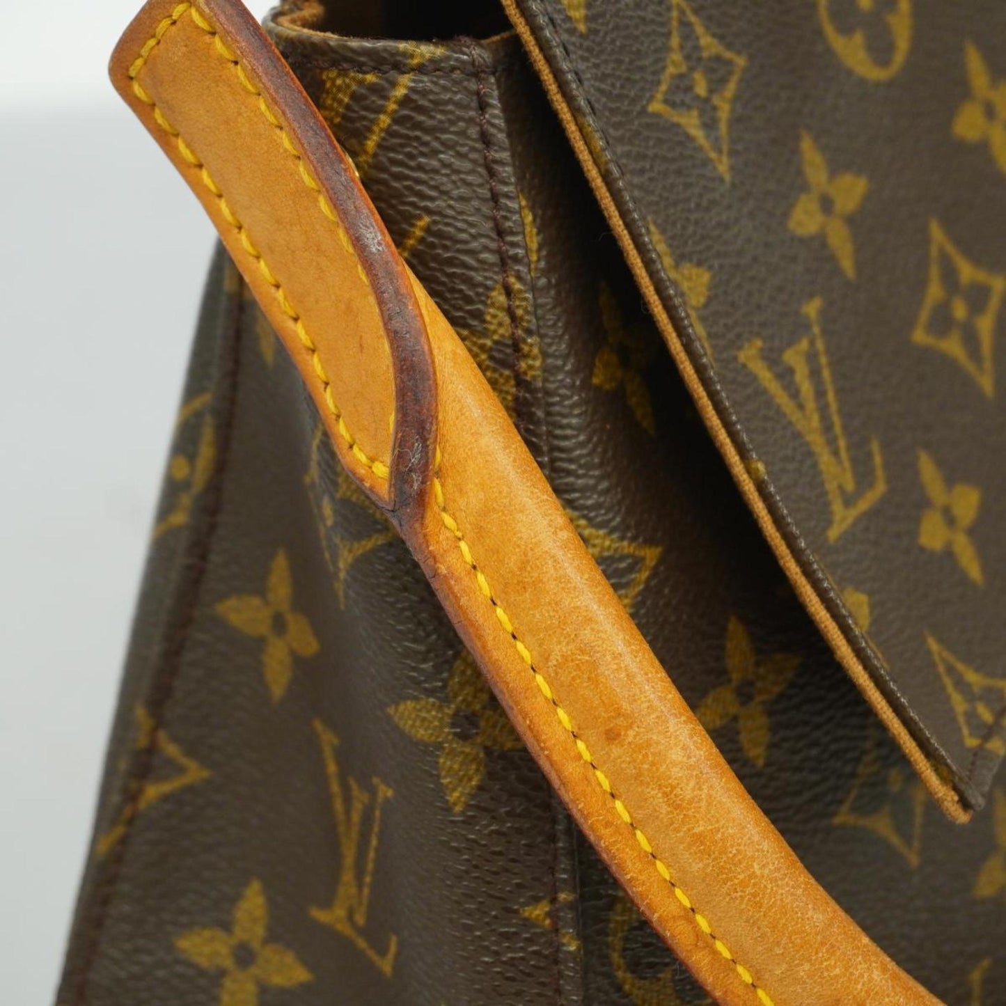 Louis Vuitton Mini looping