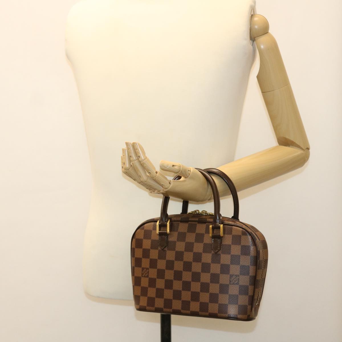 Louis Vuitton Saria